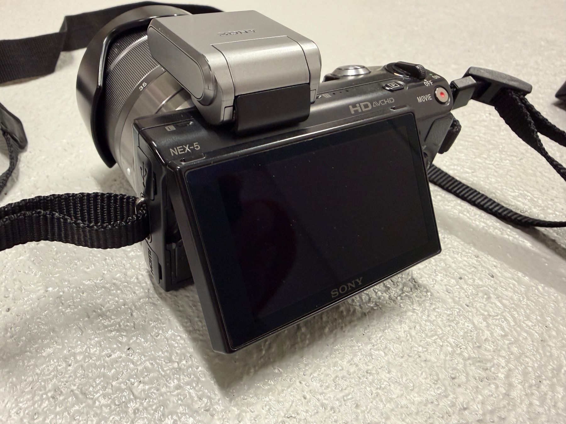 Sony Fotocamera: Sony Digitalkamera mit viel Zubehör – Usato da Adlikon b.Regensdf venduto da Ringhio 2