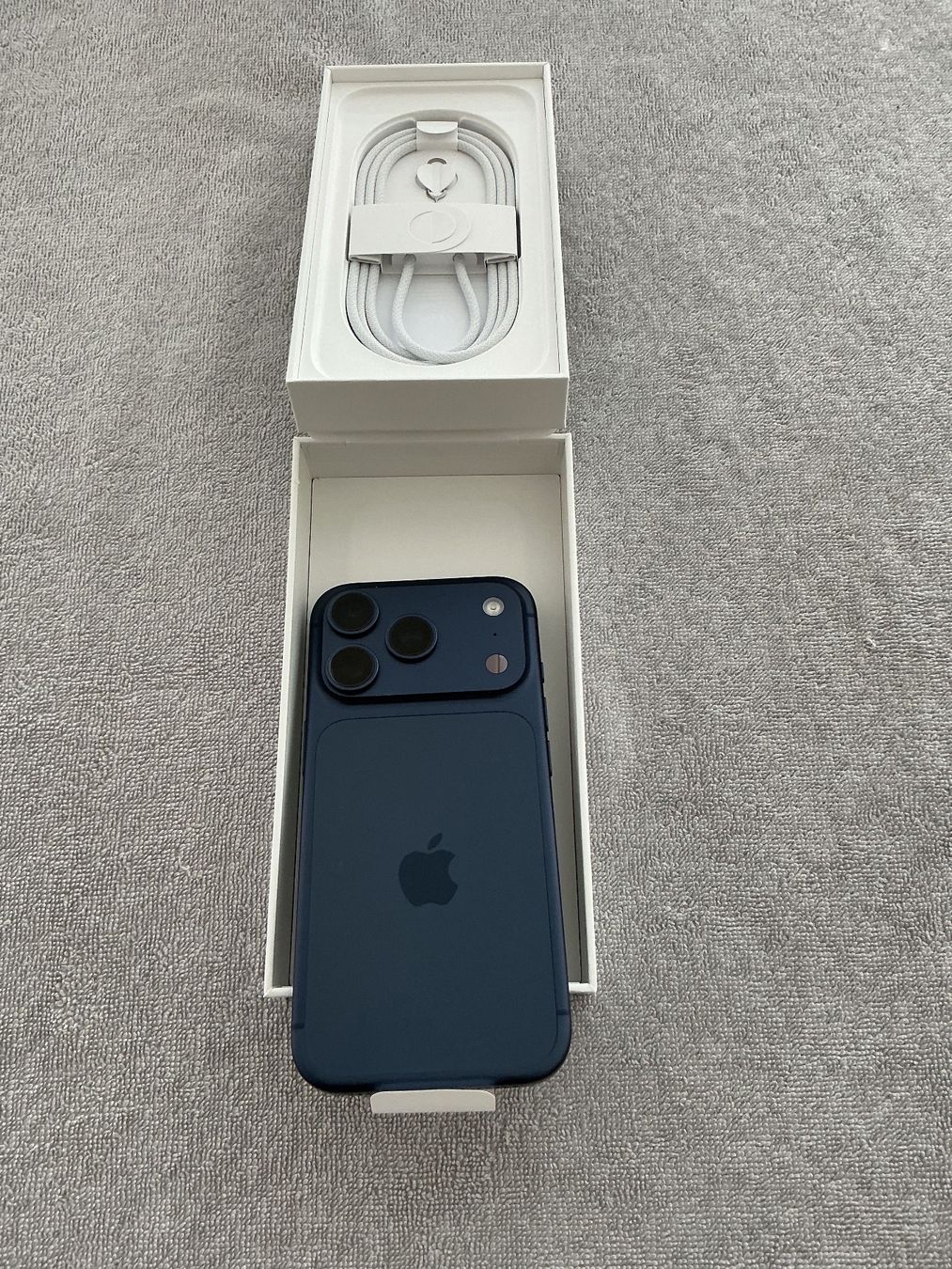 Apple Handys / Smartphones: Apple iPhone 17 Pro 256 GB, Deep Blue, noch neu – Neu (gemäss Beschreibung) aus Affoltern am Albis von Sspiridon 6