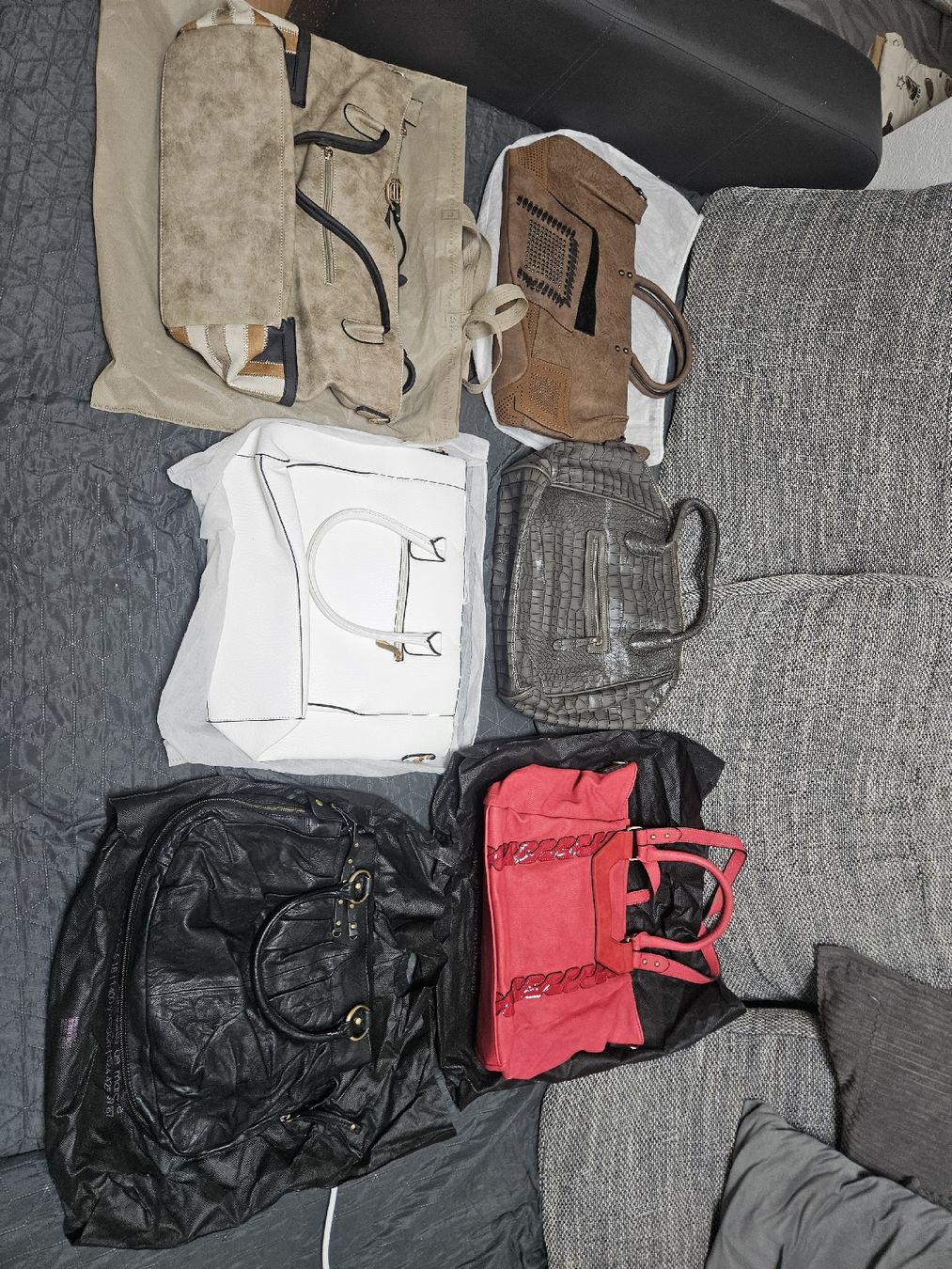 Taschen für Damen: Lots de sacs à main de marques diverses  – Neu und originalverpackt aus Payerne von rok_rd8m 5