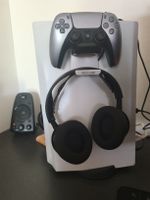 PS5 mit Kopfhörerhalterung & Ladefunktion 