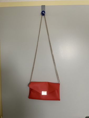 Sac bandoulière/pochette orange DUNE, chaîne dorée.