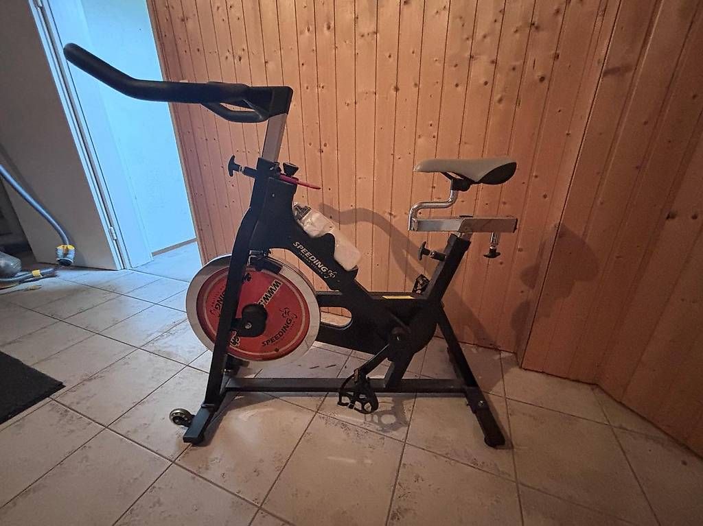 Hometrainer: Spinning Velo fast nicht gebraucht – Usato da Schmitten FR venduto da inf_ctm9 1