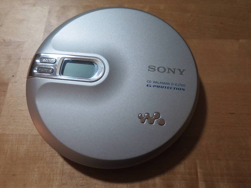 Sony Lettore multimediale portatile: Sony D-EJ760 Silver CD Walkman – Usato da Zürich venduto da 1.Simon 1