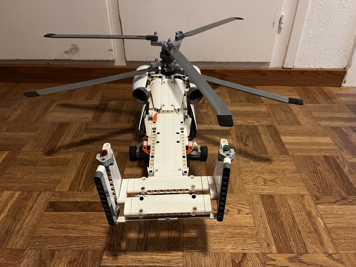 Lego Kit di costruzioni: LEGO Technic 42052 Heavy Lift Helicopter, gebraucht  – Usato da Zürich venduto da lin_t7wr 2