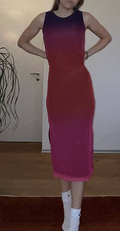 Robes: Langes Rot/Violettes Kleid – D'occasion à Murten par leonie_tutti