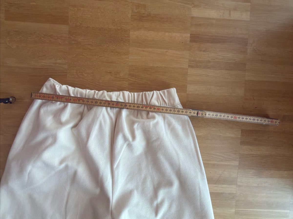Pantalons: Trendige Hose, Beige, Grösse L – D'occasion à St Gallen par Berta343 3