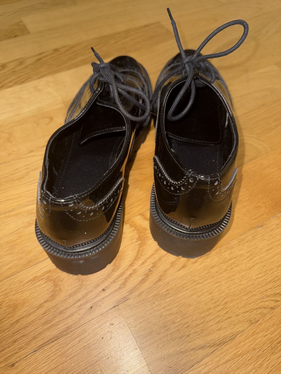 H&M Scarpe da donna: NEU Loaferd Schwarz Lack H&M Grösse 41 – Nuovo (secondo la descrizione) da Zug venduto da MC2CC 2