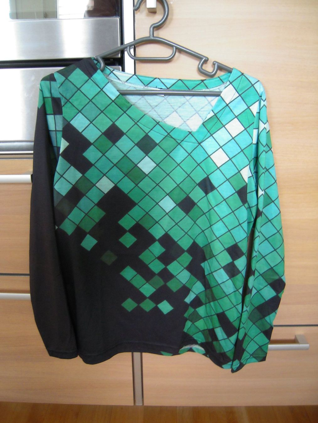 Maglioni & Felpe: Spezielles Langarmshirt / Pullover Gr S – Usato da Uzwil venduto da visions77 1