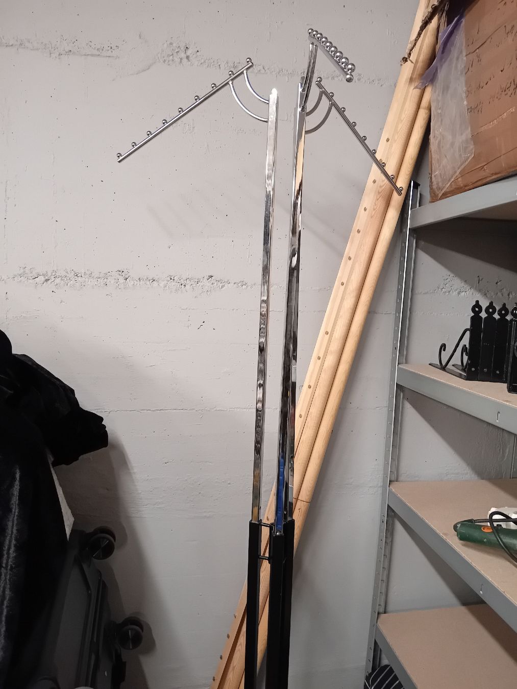 Porte manteau: Gewerblicher Kleiderständer, Höhenverstellbar – D'occasion à Zürich par Gillheri