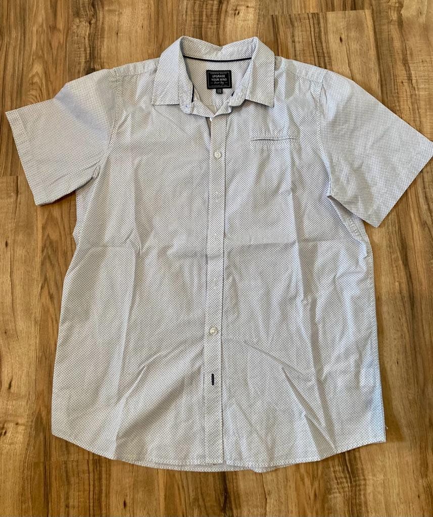 Camicie, T-shirt & Polo: Knaben Hemd – Usato da Münchwilen TG venduto da Caroline_T.