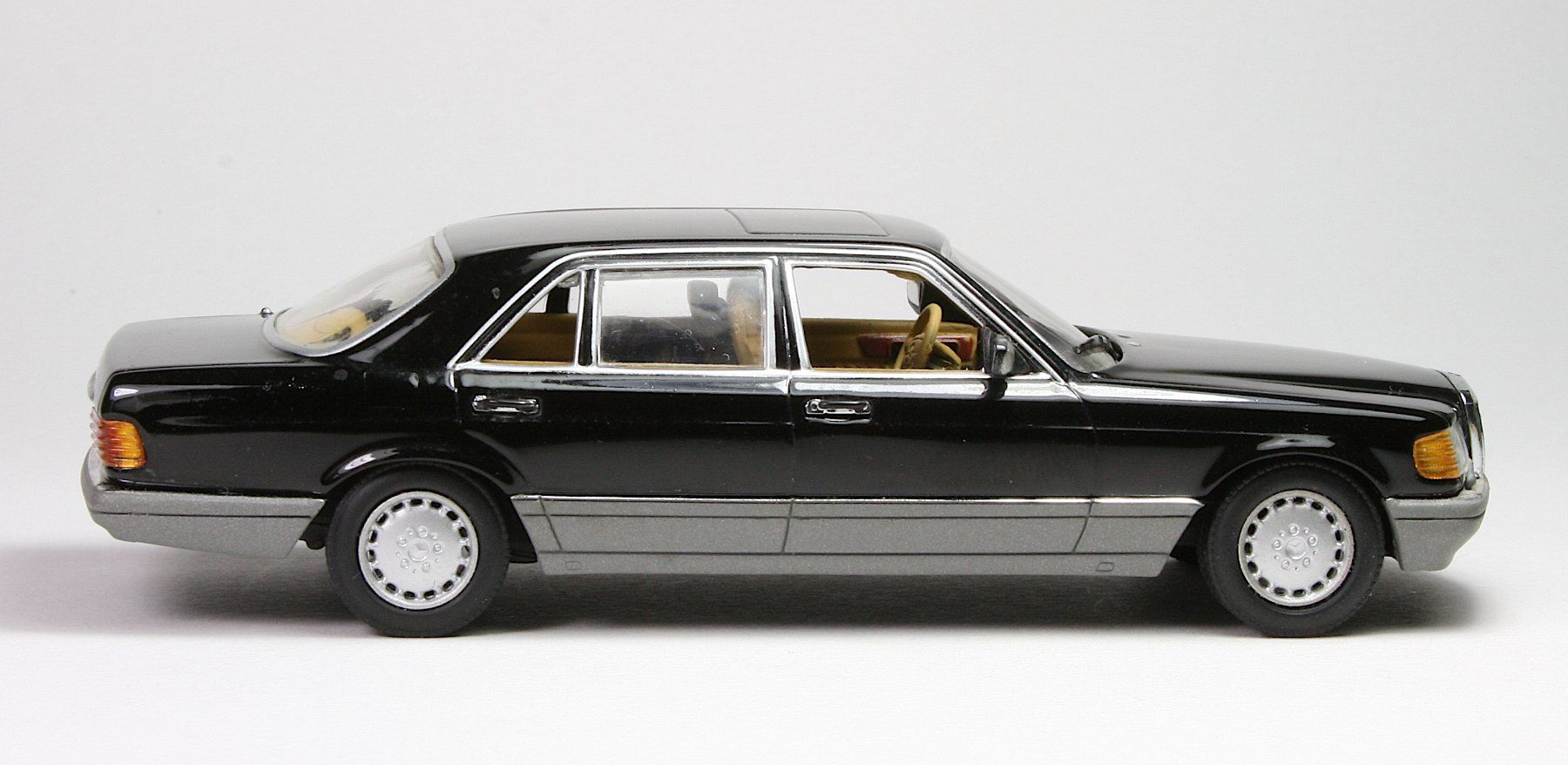 Minichamps Modellini d'auto: Mercedes Benz 560 SEL – Usato da Elsau venduto da Peekay8 7