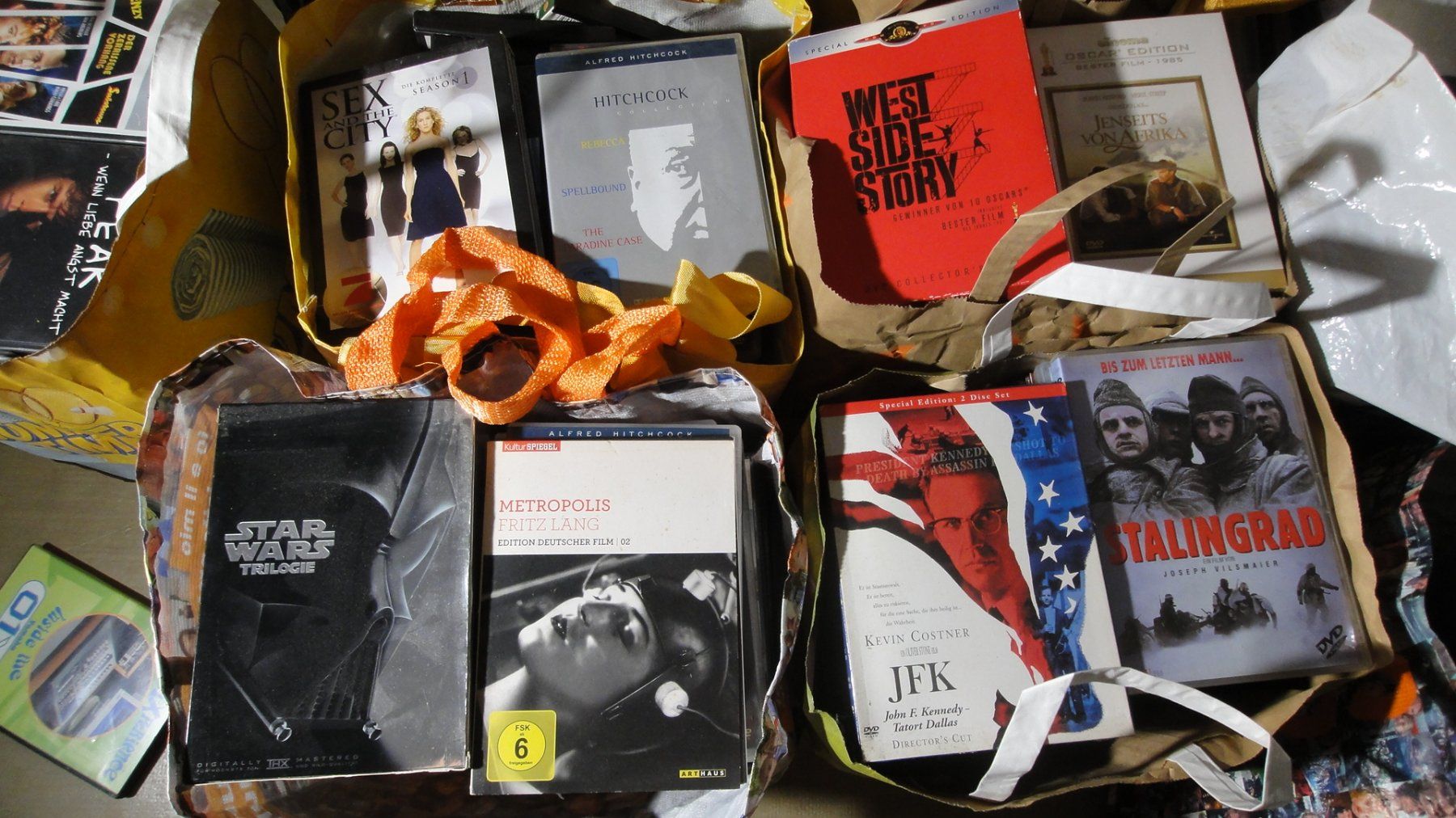 Tutti i DVDs: zehn säcke voller dvds – Usato da winterthur venduto da Sdhkk 1