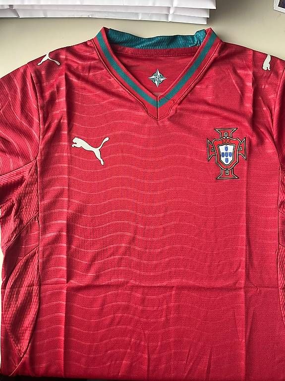 Leibchen & Hosen: Portugal Trikot – Gebraucht aus Ittigen von tij_dvs7