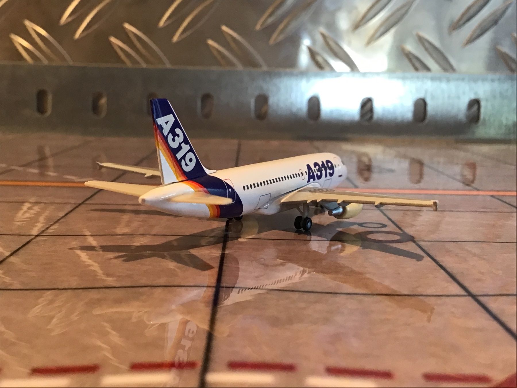 Herpa Kit di modellismo & Modellini statici: HERPA AIRBUS A319 1/500 – Usato da Männedorf venduto da Spezial-Modelle 2