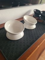 2 weisse Keramik  Katzennäpfe inkl. Unterlage