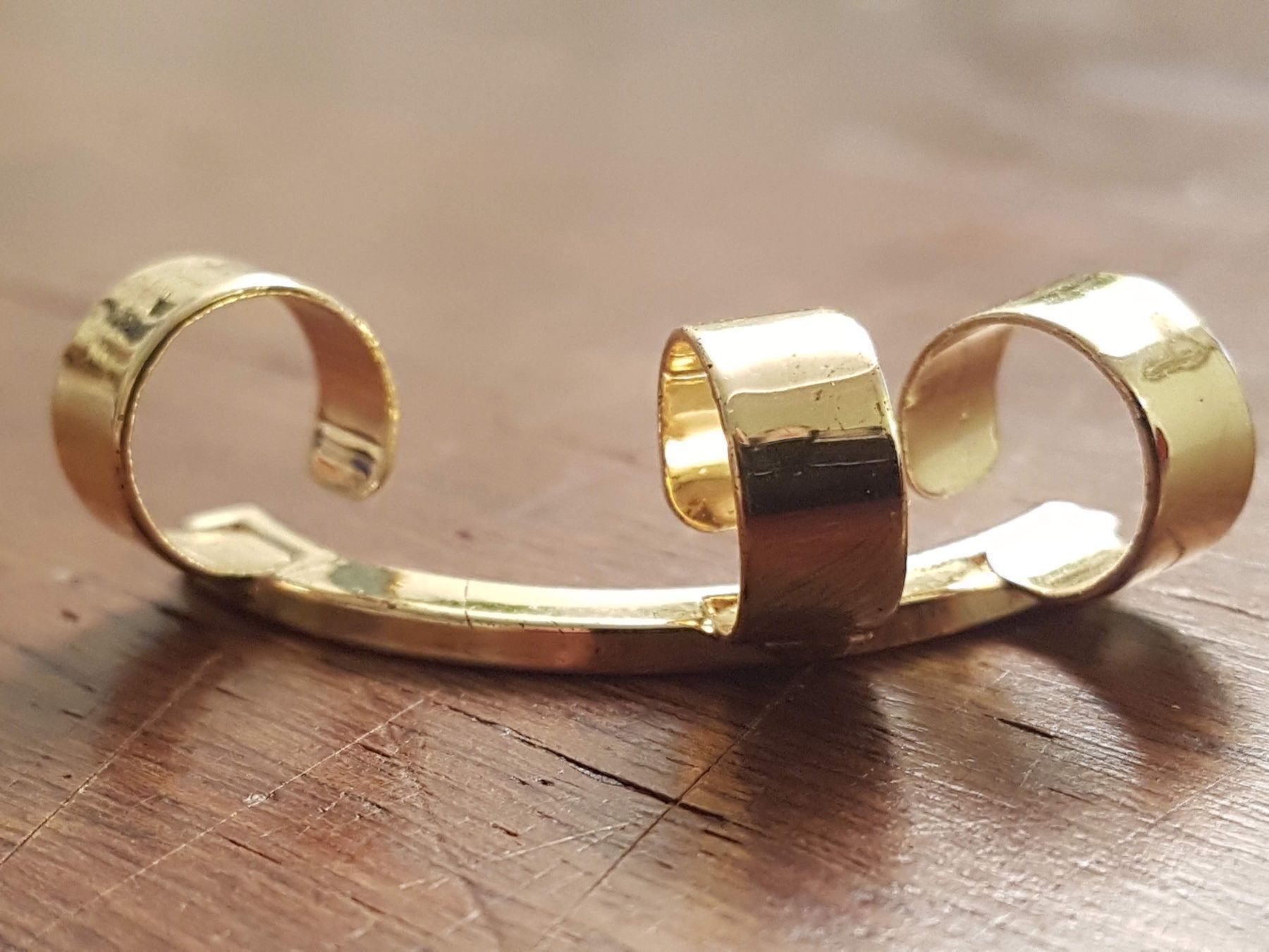 Ohrringe & -stecker: Ohrklemme Dreier Ring goldfarben – Gebraucht aus Ettingen von Maranathatalitha 2