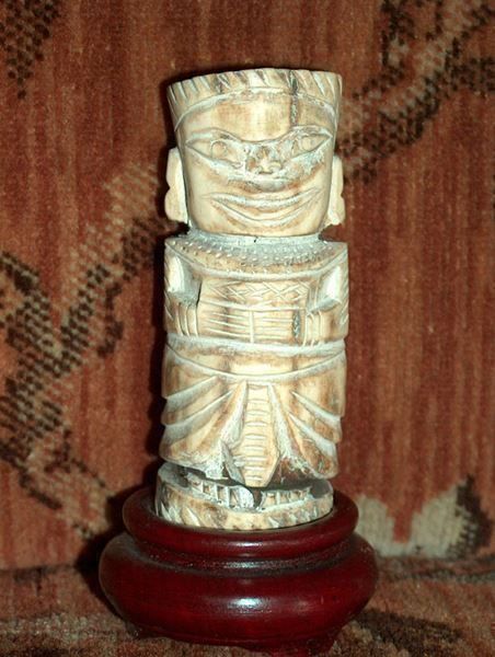 Sculptures & Statues: Handgeschnitzte Knochen-Figur eines Kriegers oder Adligen – Neuf avec emballage d'origine à Geroldswil par ARTEFACTO 4