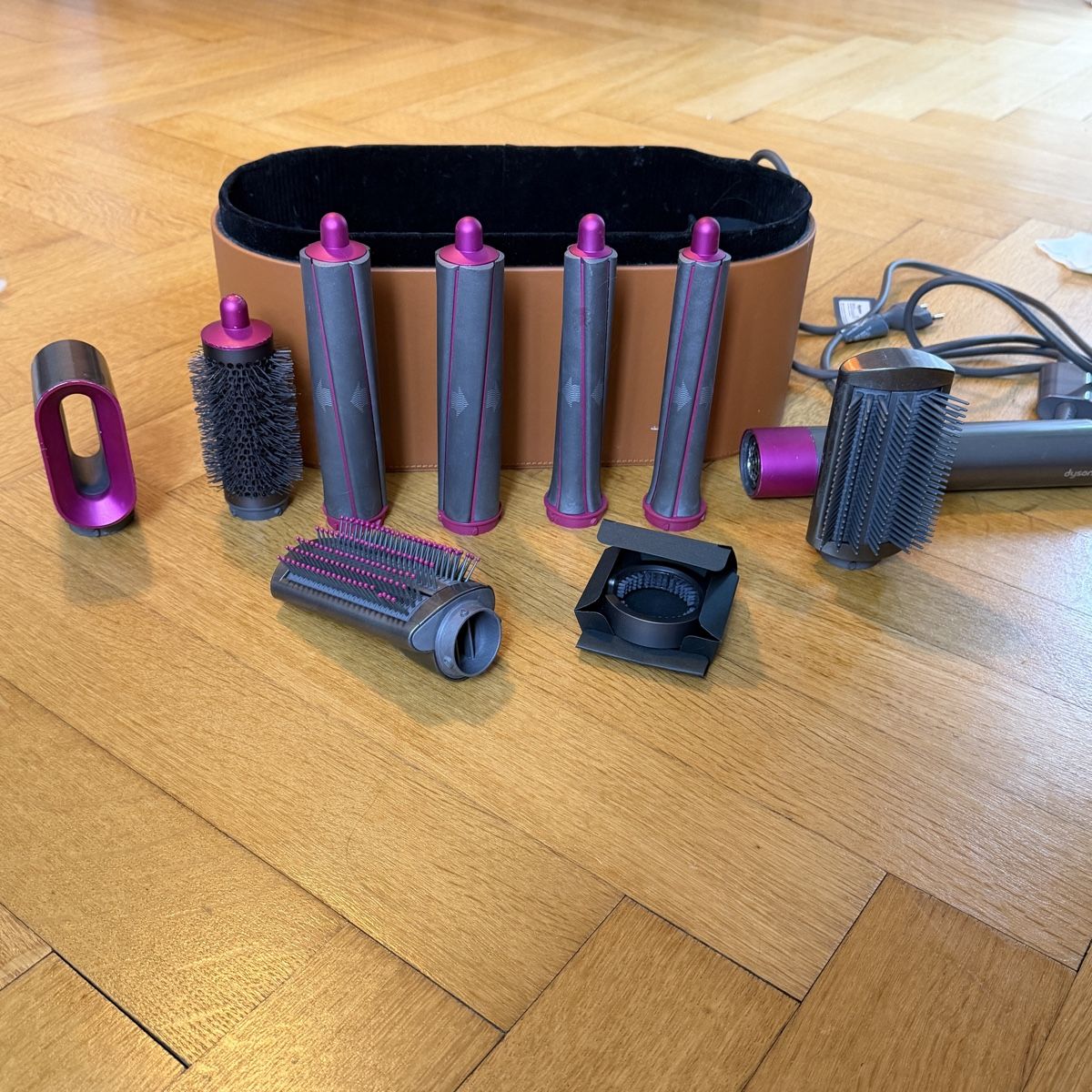 Dyson Asciugacapelli: Dyson Airwrap Complete + Zubehoer mit Box – Usato da Ostermundigen venduto da tatjanakova 1