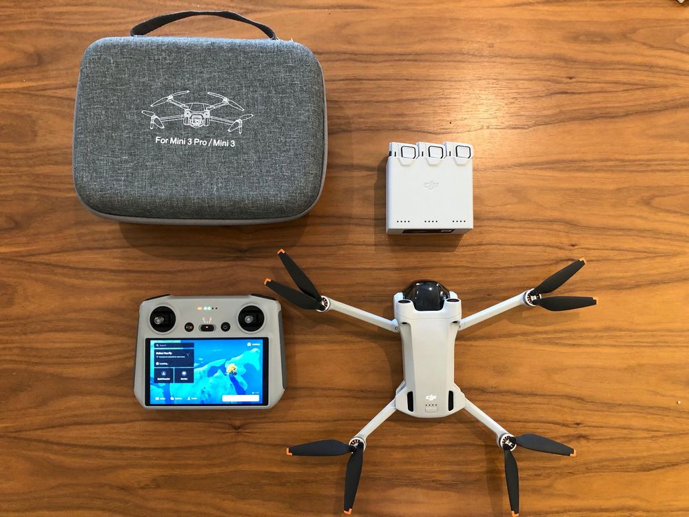 DJI Mini 3 Pro Drone with Fly More Kit & Remote Controller (Neu (gemäss ...