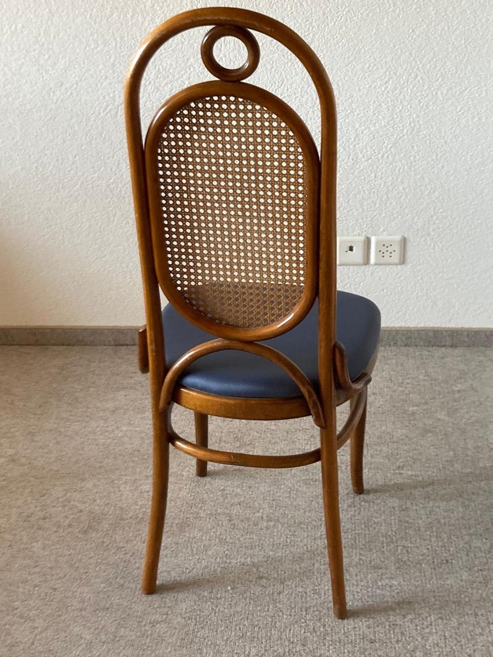 Sedie: Flechtstuhl, Sitzfläche mit Kunstlederpolster – Usato da Schwarzenbach SG venduto da ernesto3.6 1