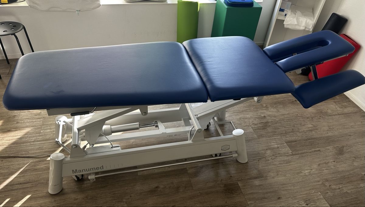Sedie a sdraio: Behandlungsliege Manumed elektrisch blau gebraucht – Usato da Chur venduto da Lungos72