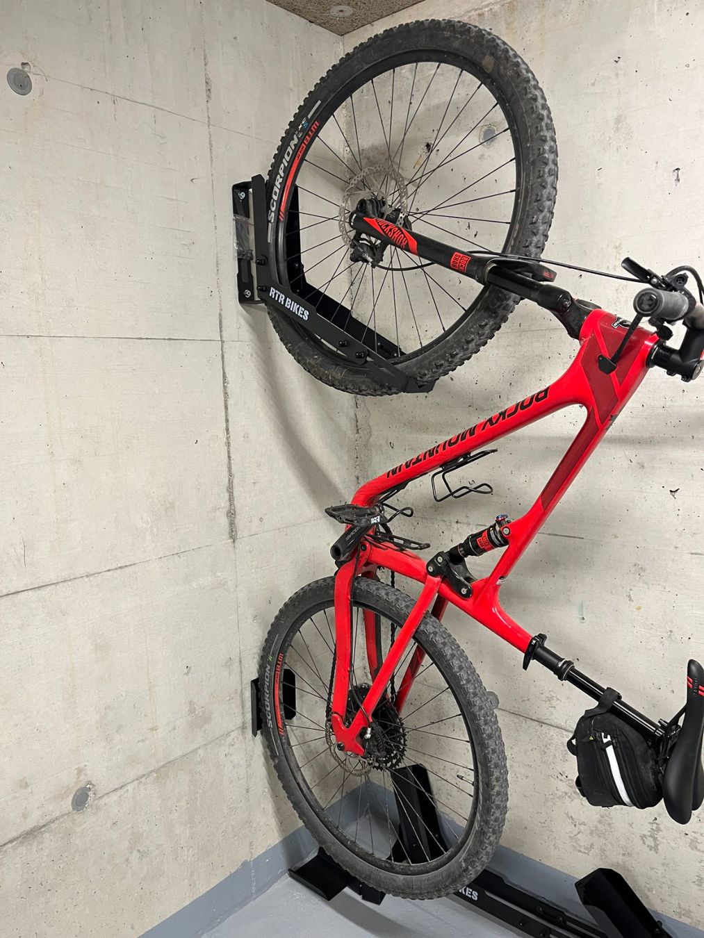 Veloständer: Fahrrad Profi-Aufhängung RTR Bikes – Neu und originalverpackt aus Niederhünigen von Hoechi