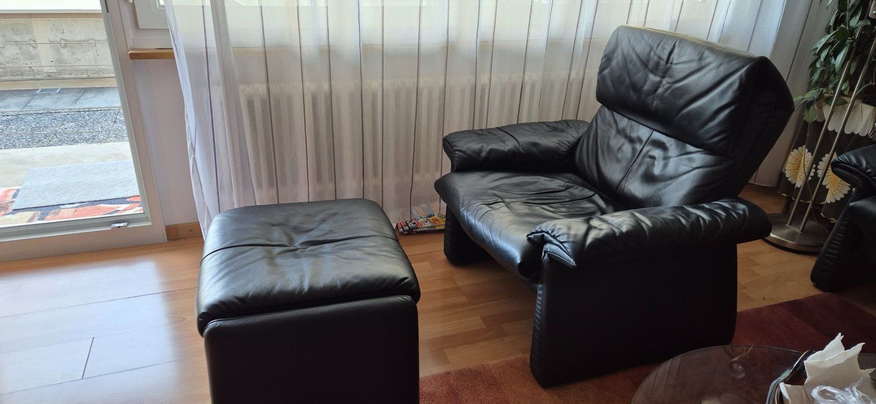 Divani: Ledergruppe 2er Sessel, 1er Sessel und Hocker – Usato da Wichtrach venduto da berere 1