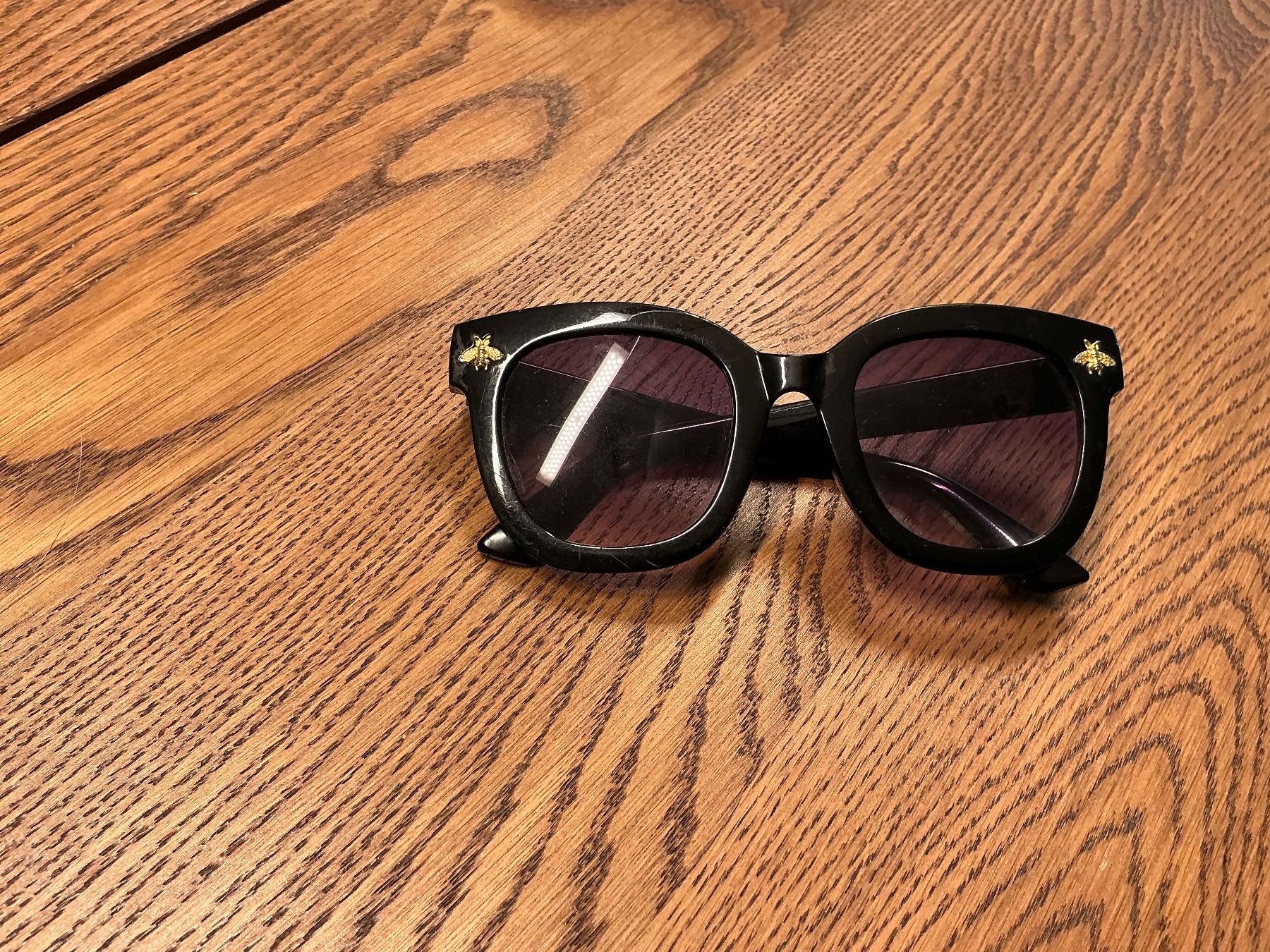 Lunettes & Verres: Sonnenbrille mit Biene – D'occasion à Würenlos par sweety5436