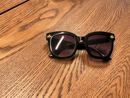 Sonnenbrille mit Biene
