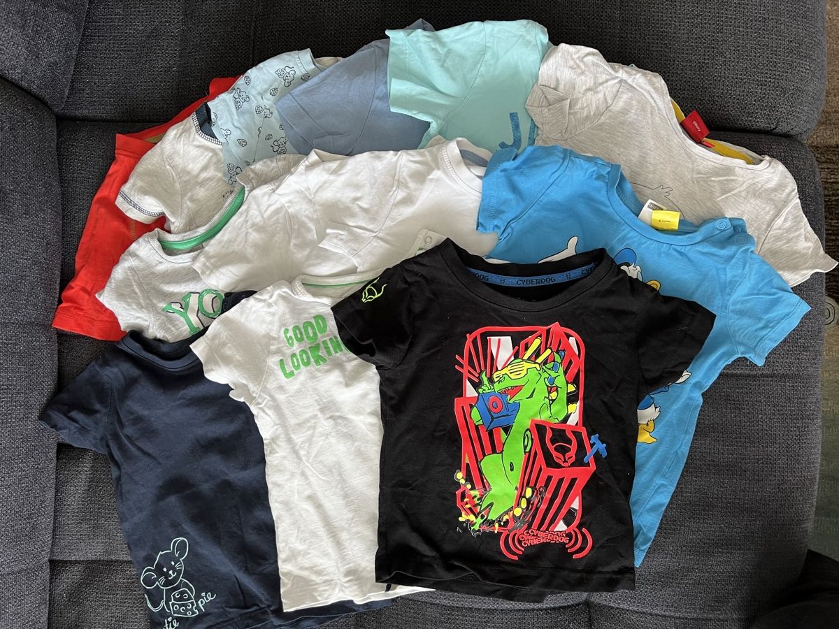 Camicie, T-shirt & Polo: 13x Kinder T-shirt 86/92 – Usato da Dietikon venduto da Laiijka