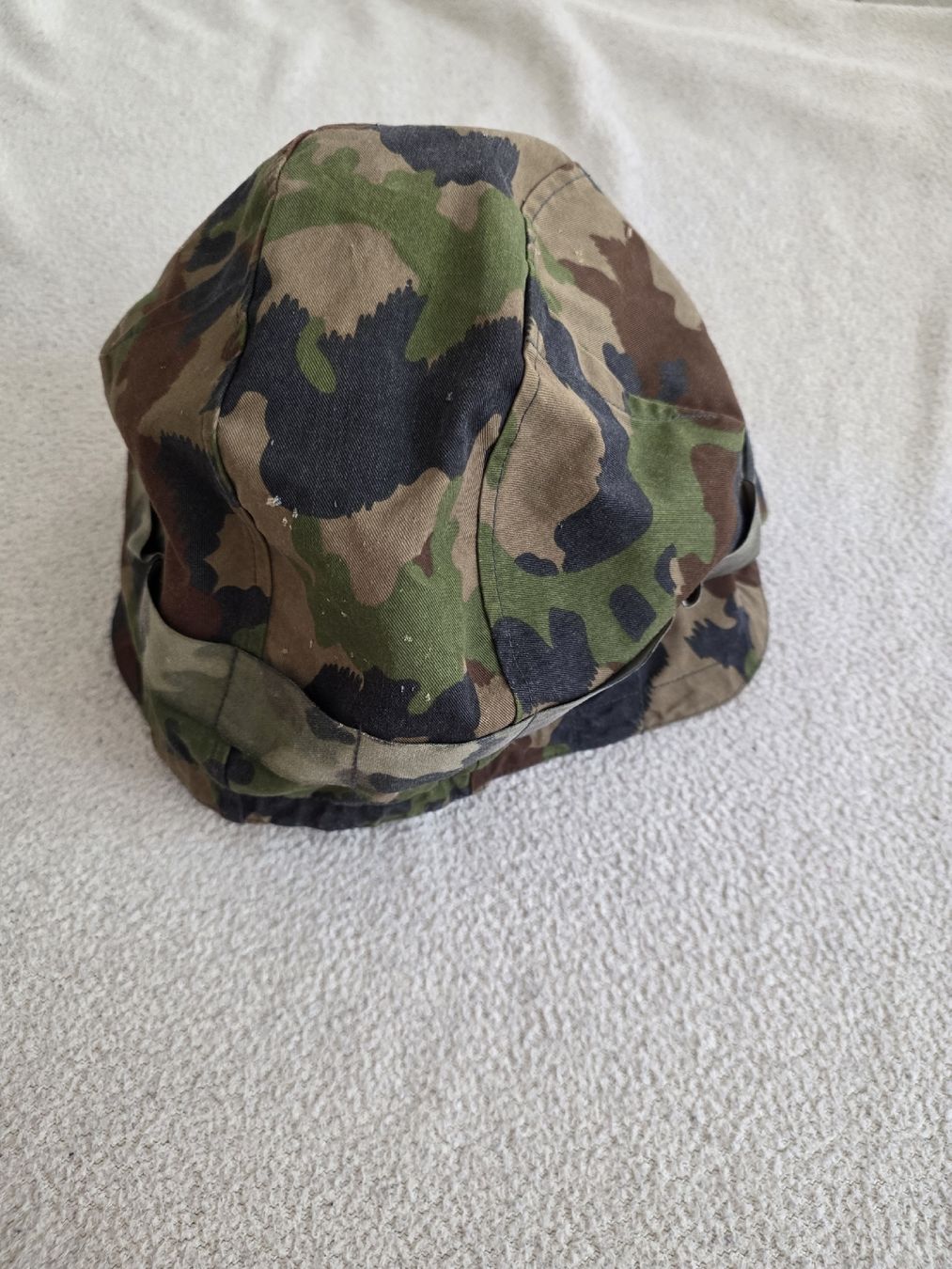 Schweizer Armee Uniformi: Schweizer Armee Helm Überzug Militär – Usato da Dorf venduto da Echo_Elements 1