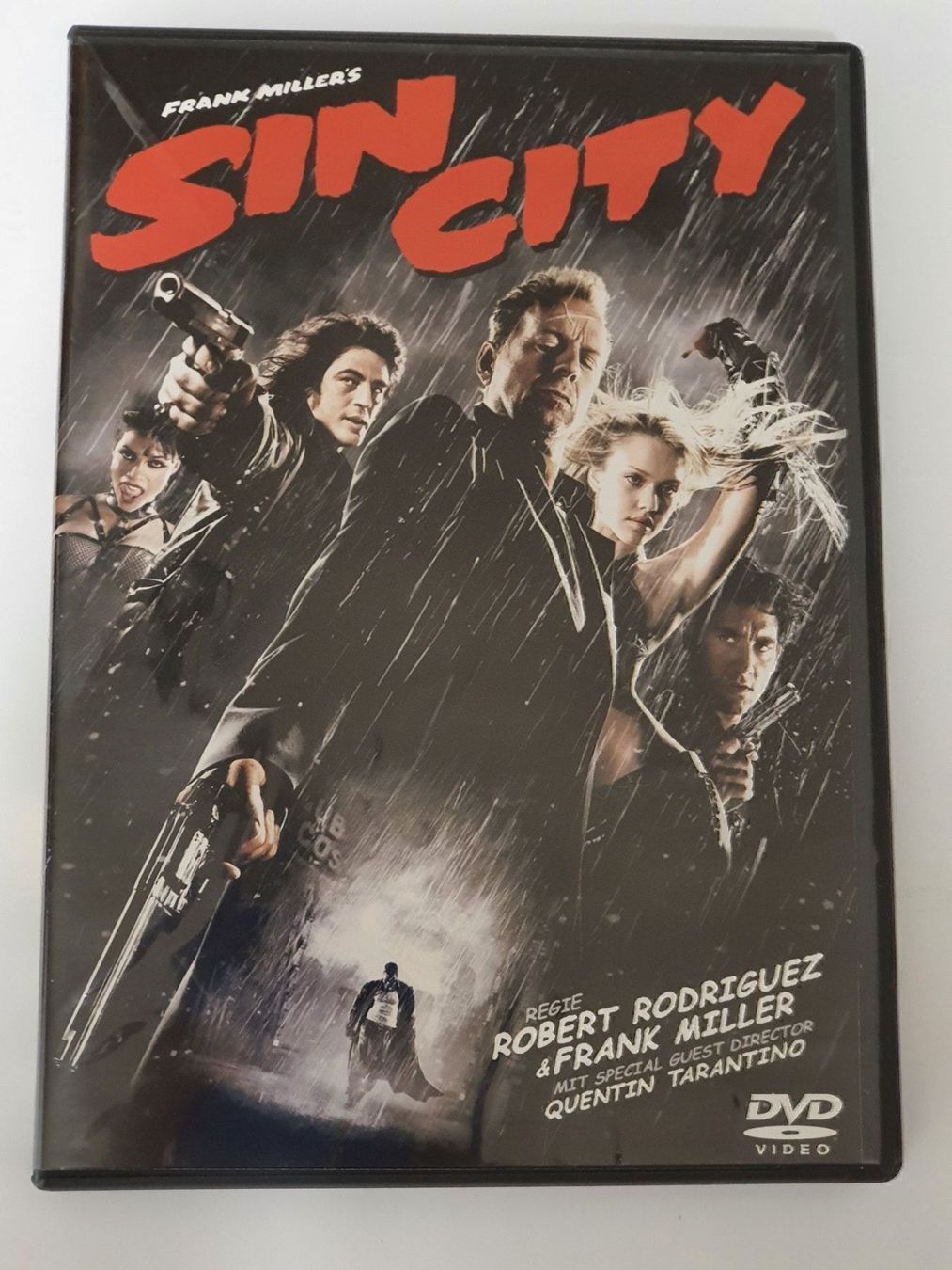 Alle DVDs: Frank Miller's SIN CITY DVD – Gebraucht aus Oberdorf BL von BaldenEagle