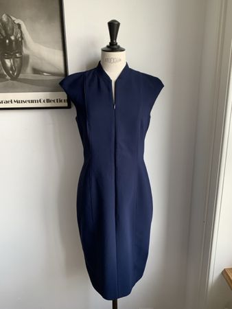 AKRIS: Navy blaues, figurbetontes Kleid, 36