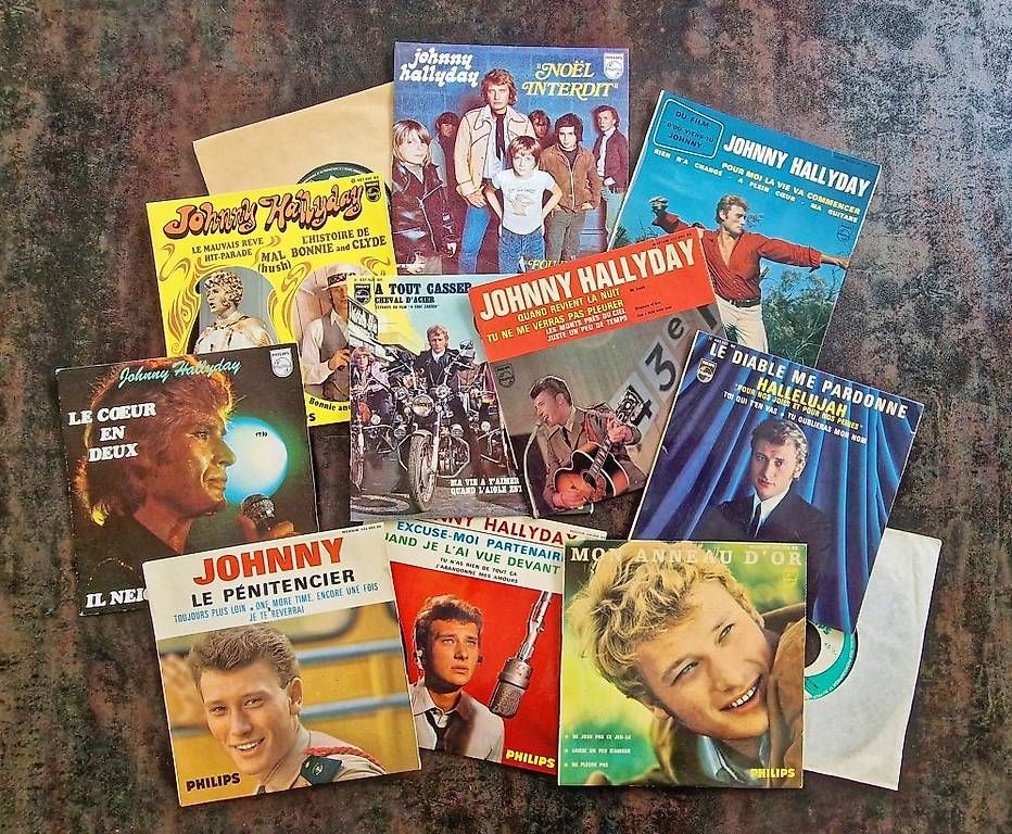 Scaffali: Vinyles, CD, DVD et livres de JOHNNY HALLIDAY – Usato da Belmont-sur-Lausanne venduto da Lombert 1