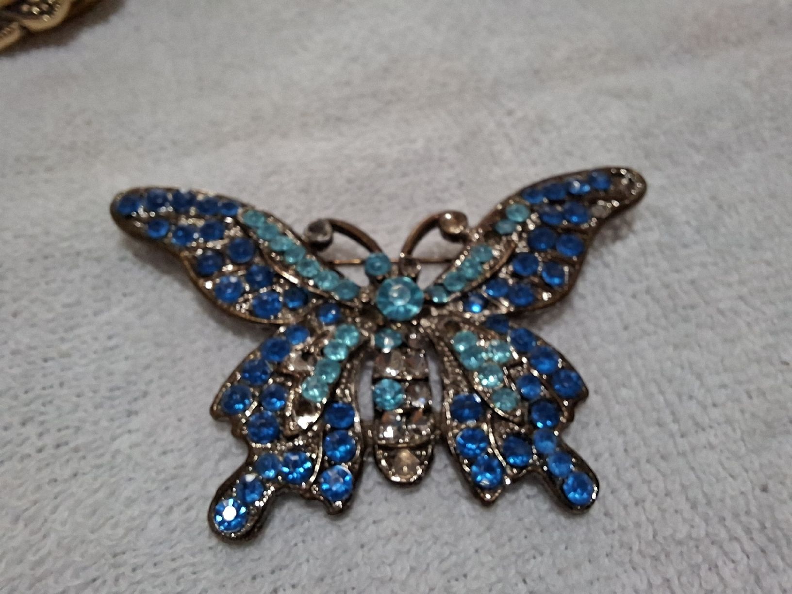 Spille & Fermagli: Broche papillon métal avec strass bleus  – Usato da Tannay venduto da v1n1p00h 2
