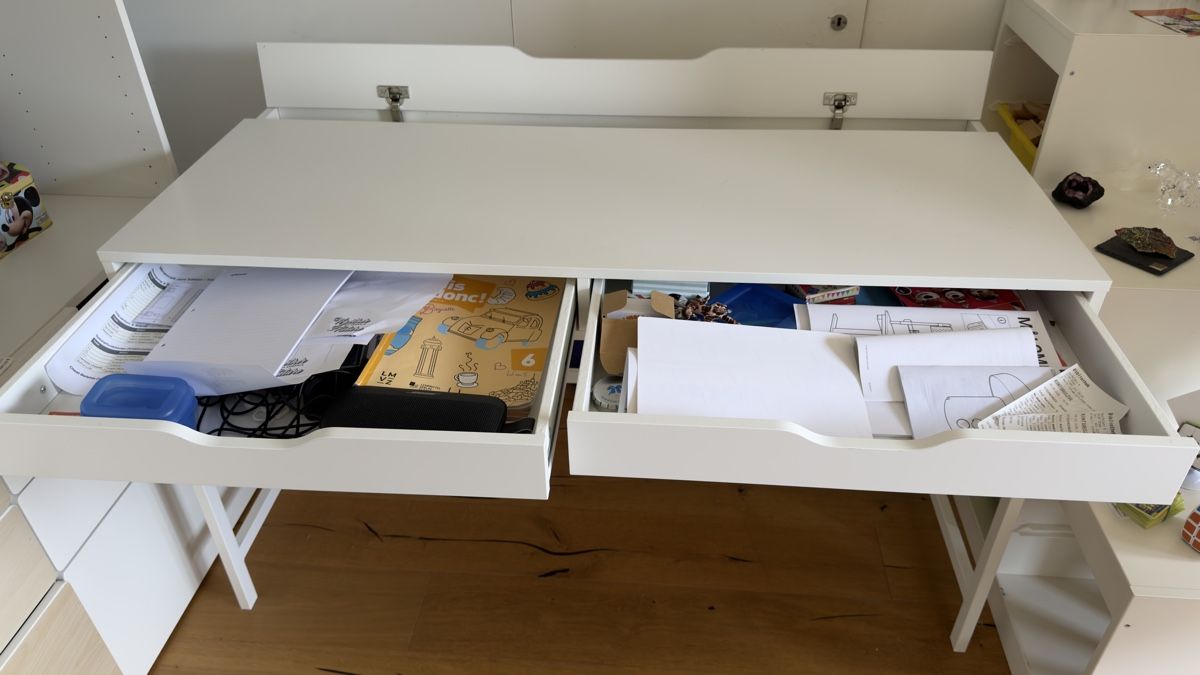 Ikea Scrivanie: Homeoffice-Set: Schreibtisch, Rollcontainer, Hocker – Usato da Hünenberg See venduto da bobby0102 1