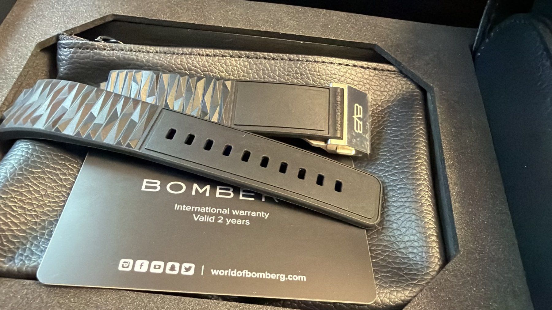 Bomberg Orologi: Bomberg Edge Core – Nuovo e nell'imballaggio originale da La Chaux-de-Fonds venduto da bak_c7mx 4