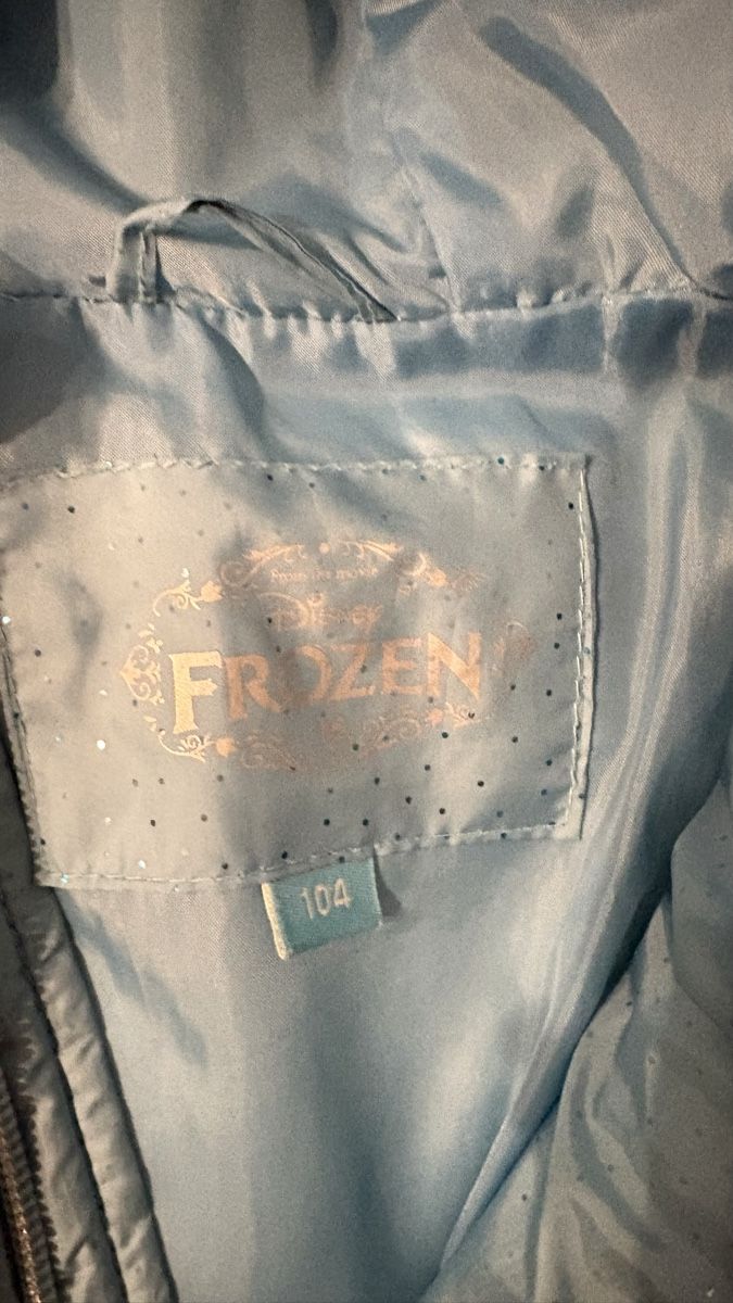 Sonstige Mädchenkleider: Frozen Gilet Grösse 104 – Gebraucht aus Stäfa von sch_m7kj 1
