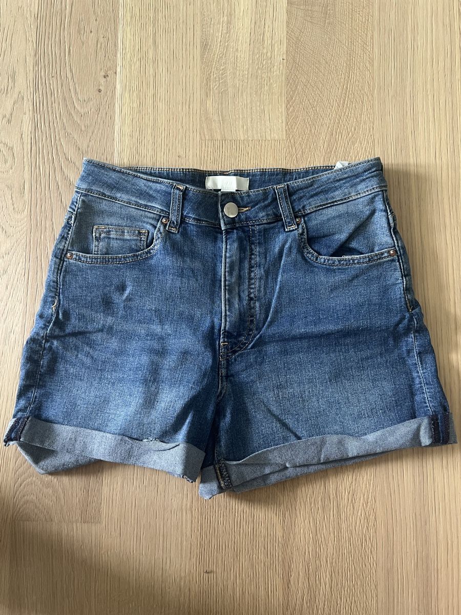 H&M Jeans: Hotpants H&M Gr. 38 – Gebraucht aus Stein am Rhein von Selomelo.