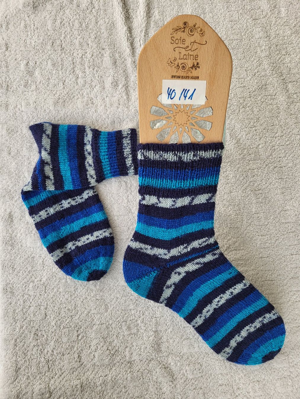 Calze: Socken handgestrickt 37/38 – Nuovo (secondo la descrizione) da Männedorf venduto da thjohn