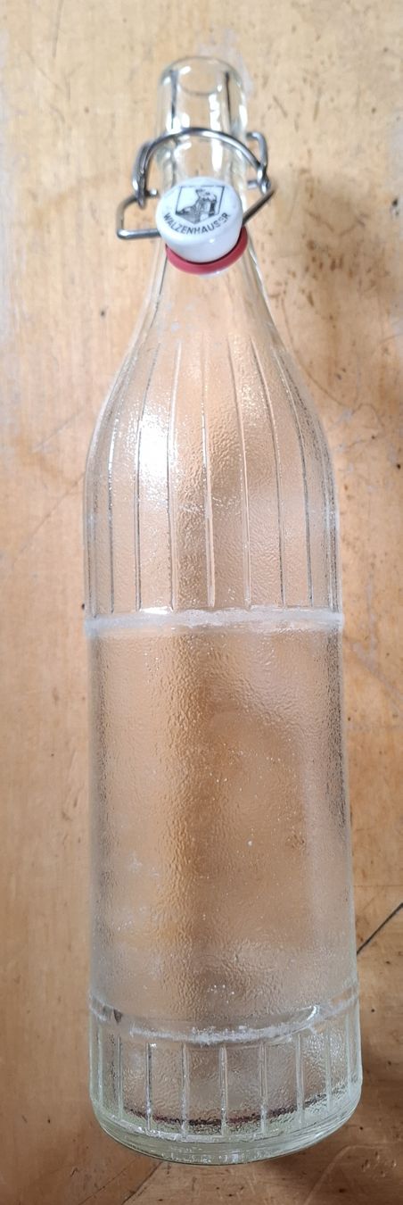 Bicchieri, Caraffe & Bottiglie: Walzenhauser Bügelflasche 1968 – Usato da Ebnat-Kappel venduto da MILKSHAKE01