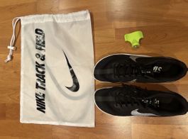 Laufschuhe Nike 42,5 mit Stollen und Tasche 