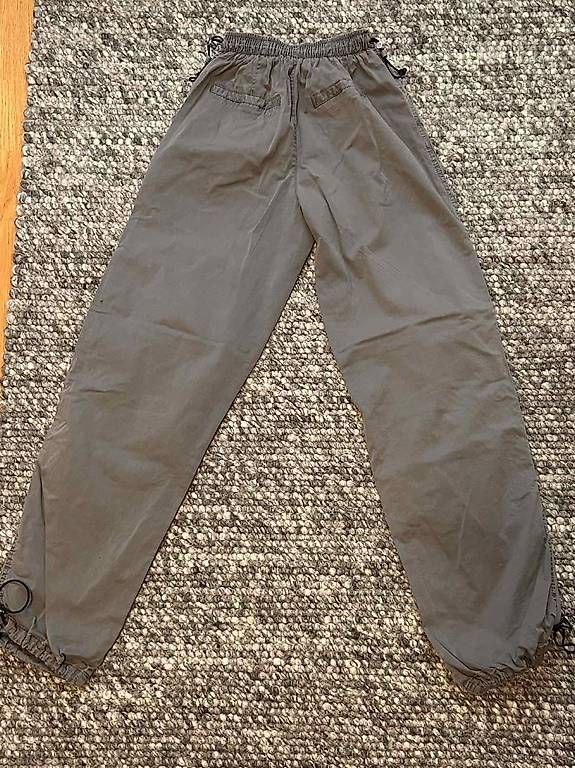 Pantaloni: Hose Tally Weijl 32 Grau – Usato da Bubendorf venduto da RKUD 2