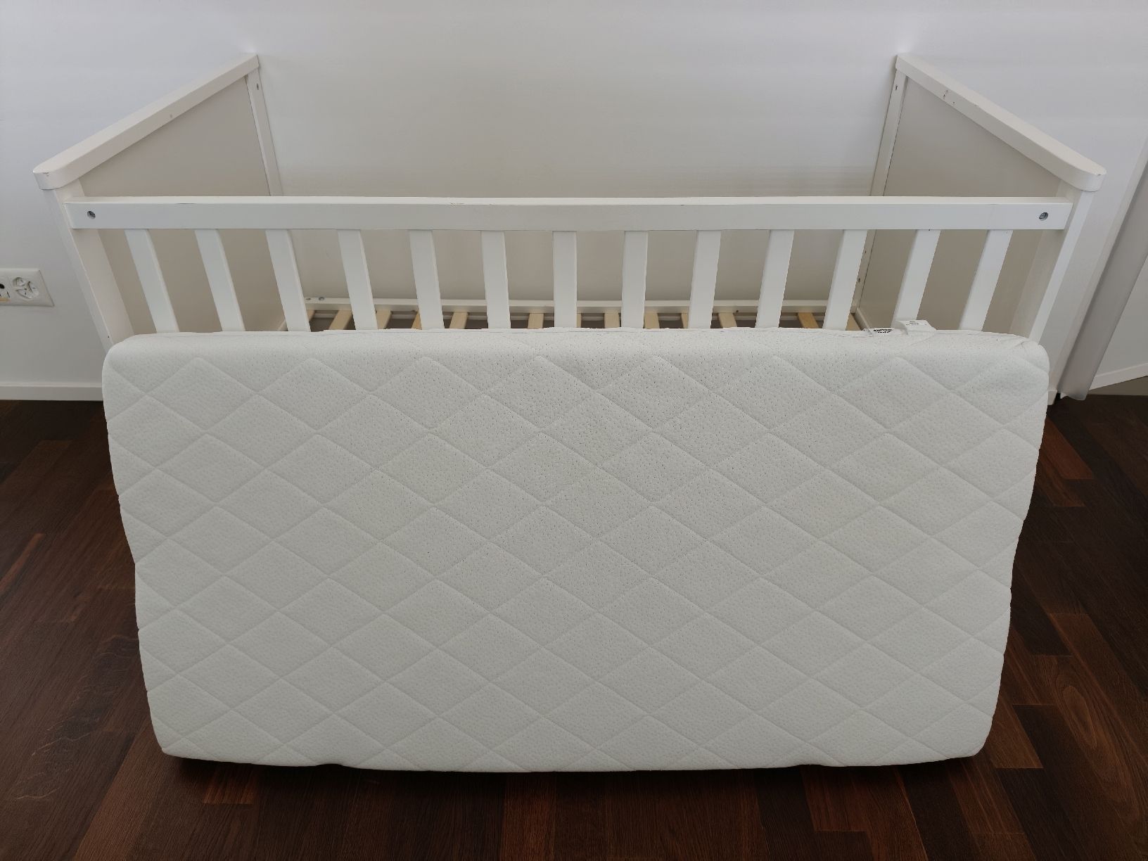 Betten: Baby Cot with Mattress White Good Condition – Gebraucht aus Glattpark(Opfikon) von aiz_8pqg 3