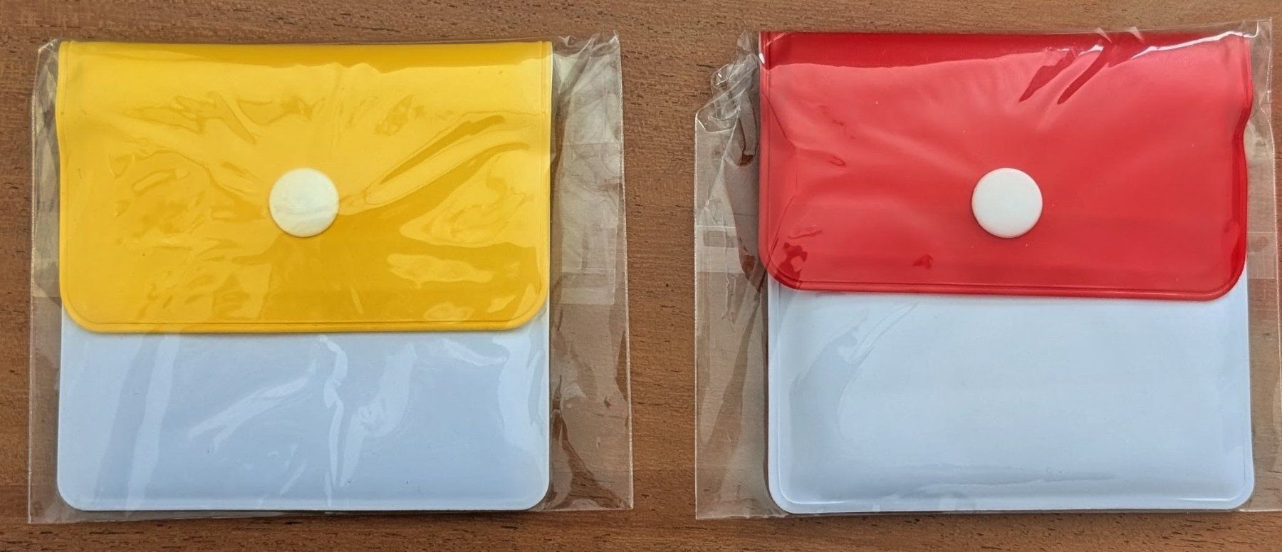 Cendriers: 2 Stück Taschen-Aschenbecher, NEU – Neuf avec emballage d'origine à Zürich par Milk-and-Chicken