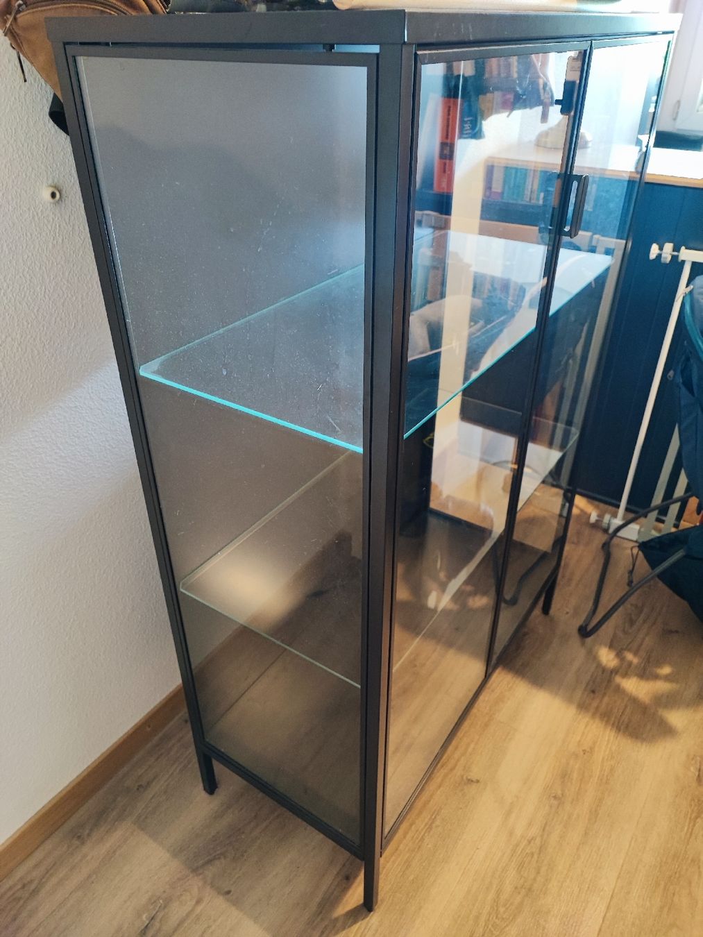 Ikea Vetrine: IKEA Glass Vitrine schwarz – Usato da Herisau venduto da jea_2ngw