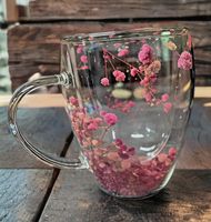 Tazza in vetro borosilicato con fiori secchi rosa