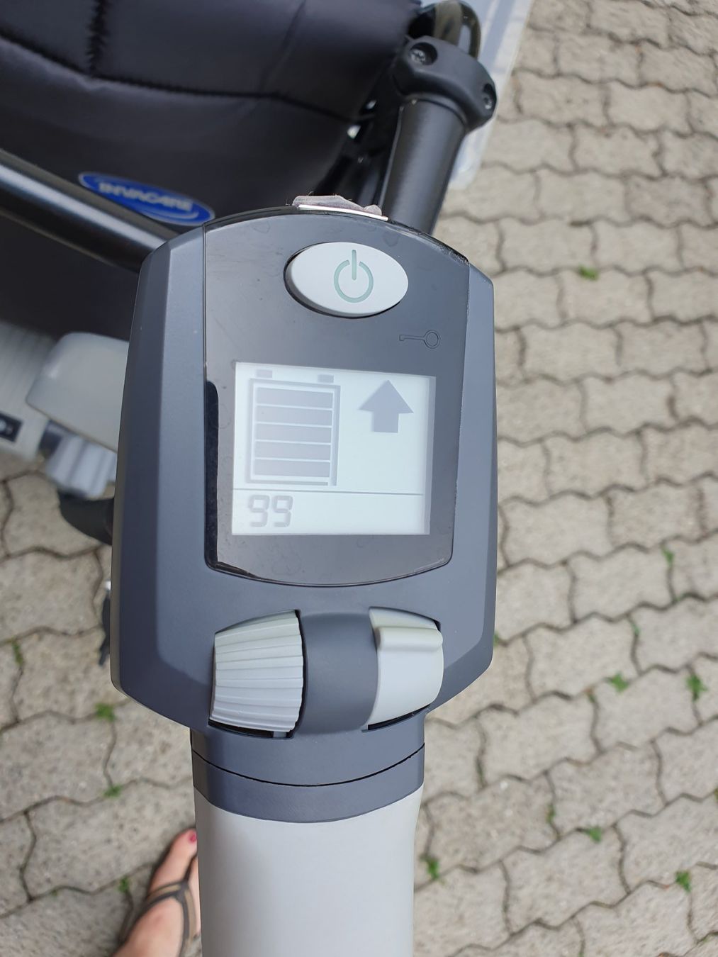 Sedie a rotelle: Rollstuhl mit batteriebetriebener Schiebehilfe – Usato da Bergdietikon venduto da calimera83 4