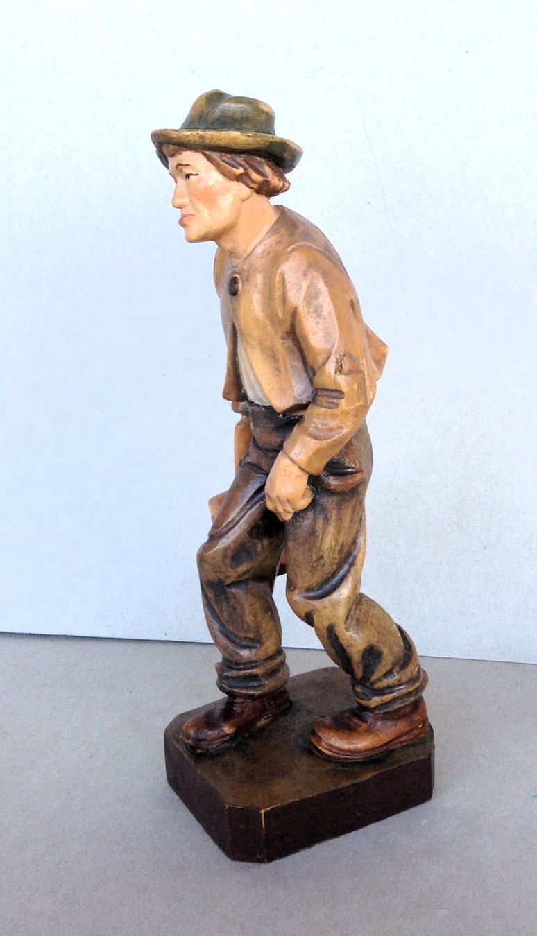 Statuette: geschnitzte Holzfigur eines Melkers – Usato da Alpnach Dorf venduto da MZ001 3