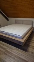 Bett 160/200, 2 Lattenroste, Matratze, Topper, 2 Nachttische